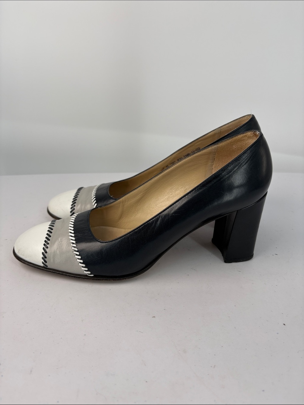 🥐 Bally  Leather Pumps navy gray, and White black heels with whipstitch detail
